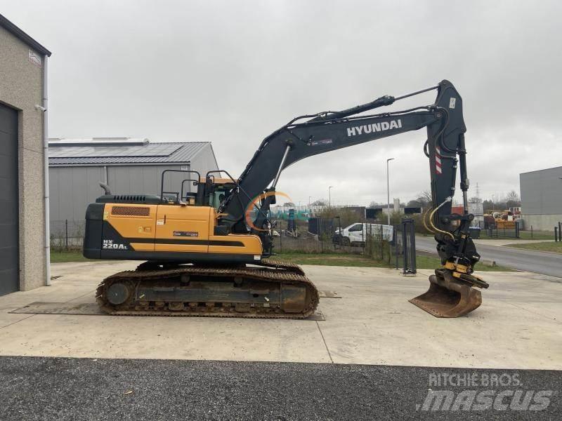 Hyundai HX220 L Ratasekskavaatorid