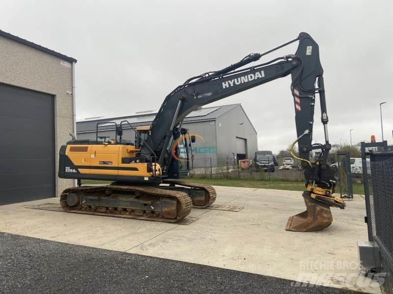 Hyundai HX220 L Ratasekskavaatorid