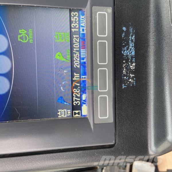 Takeuchi TB215R Ratasekskavaatorid