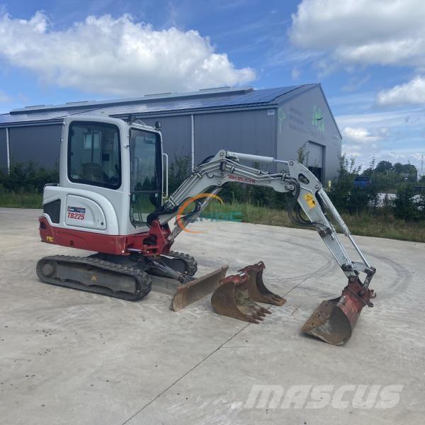 Takeuchi TB225 Ratasekskavaatorid