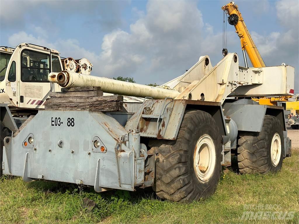 Terex RT 775 Raske maastiku tõstukid