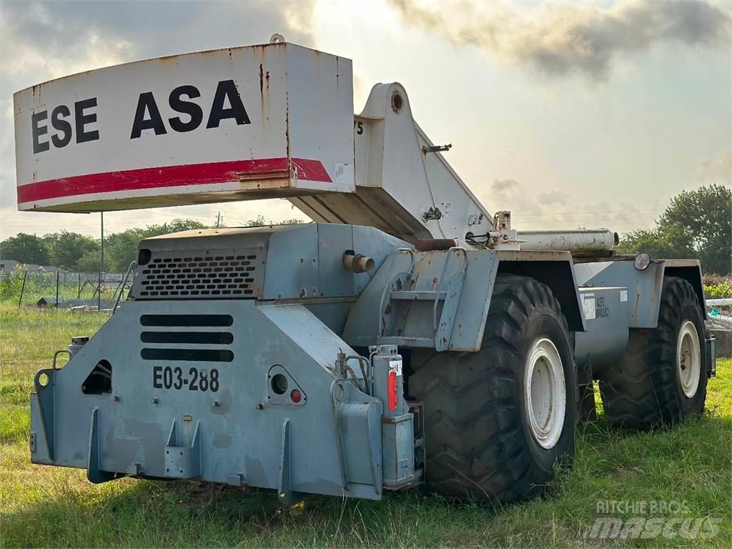 Terex RT 775 Raske maastiku tõstukid