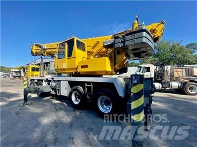 Grove TMS900E Maastikutõstukid
