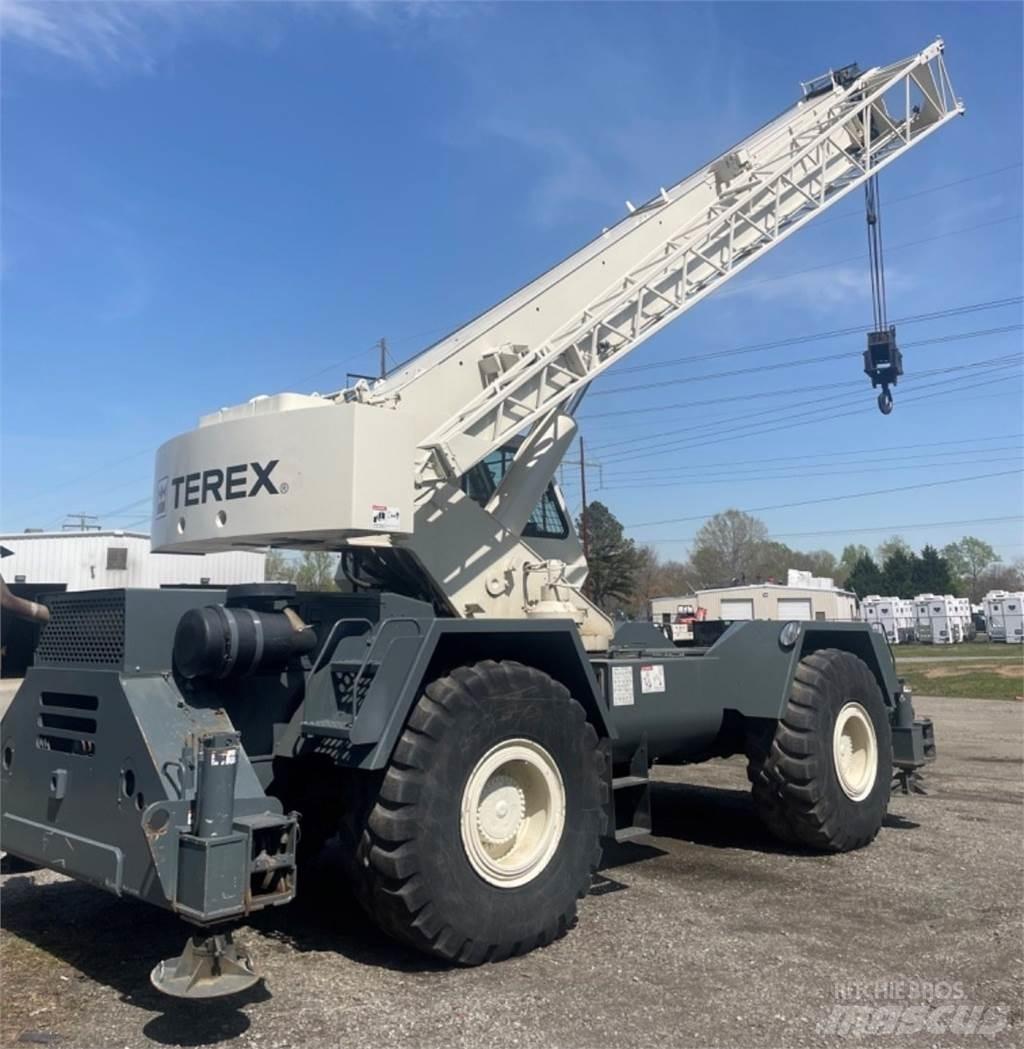 Terex RT 335 Raske maastiku tõstukid