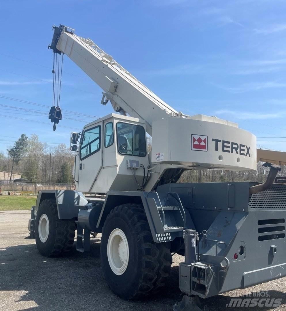 Terex RT 335 Raske maastiku tõstukid