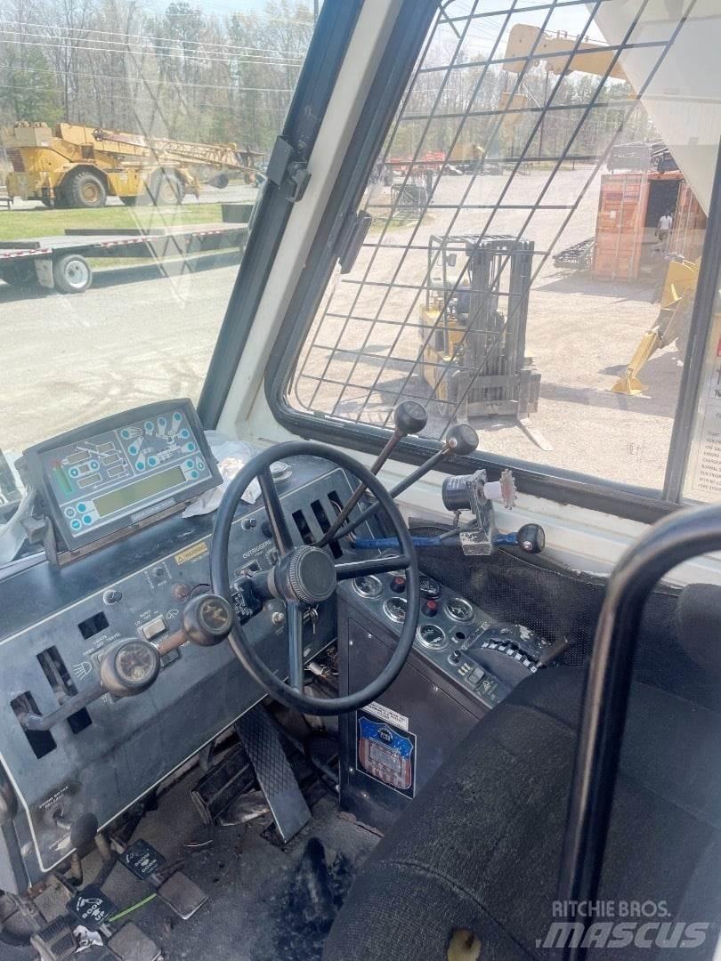 Terex RT 335 Raske maastiku tõstukid