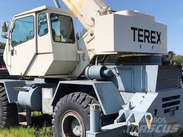 Terex RT230E Raske maastiku tõstukid