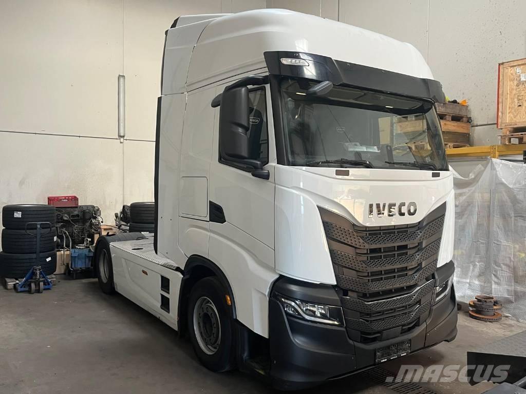 Iveco S-Way AS 440 Sadulveokid