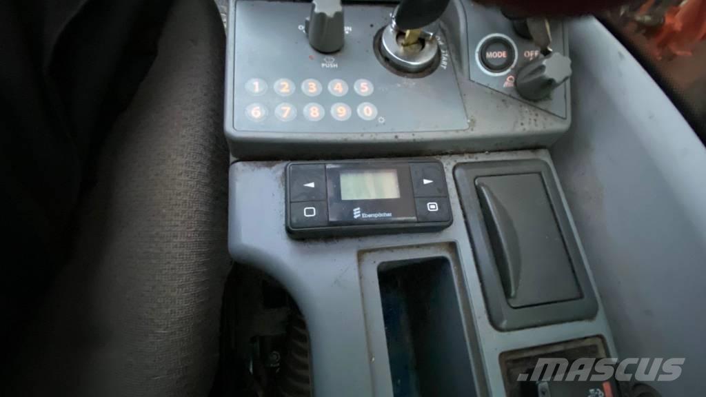 Hitachi ZX 210 LC-6 Roomikekskavaatorid