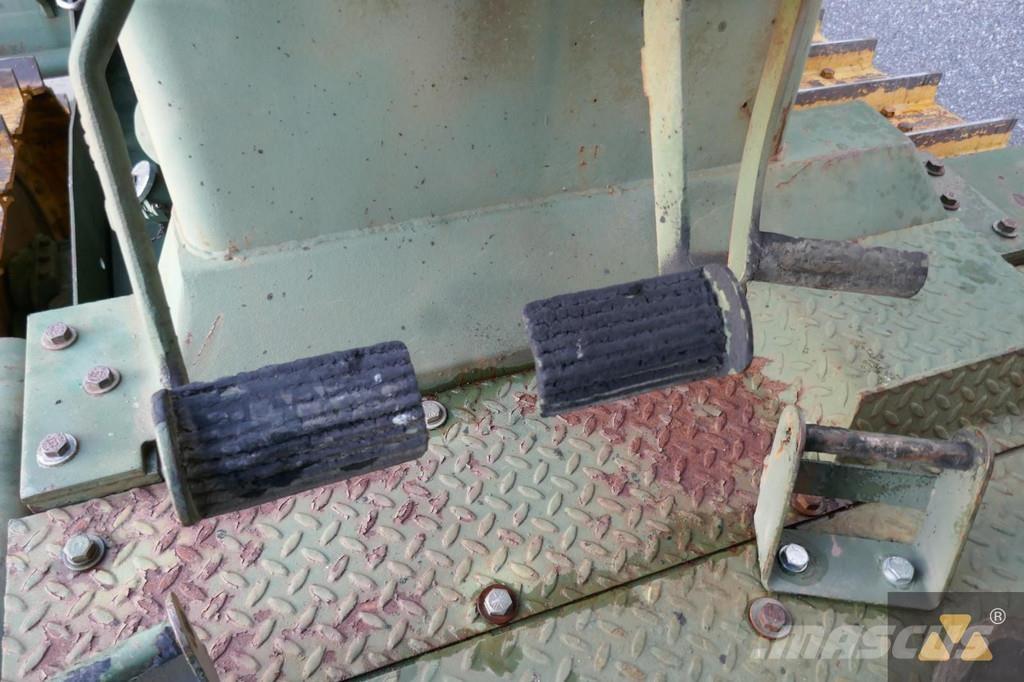 CAT D7G Ex-army Buldooserid