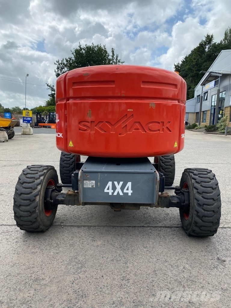 SkyJack SJ 46 AJ Iseliikuvad poomtõstukid