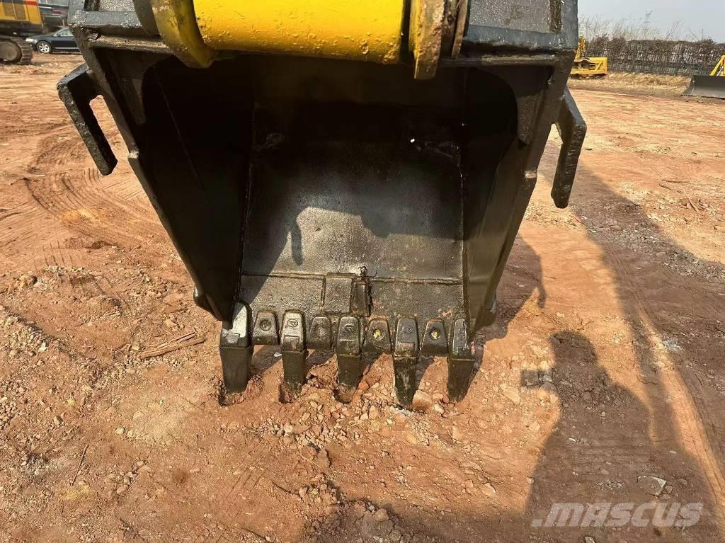 Komatsu PC 220 Roomikekskavaatorid