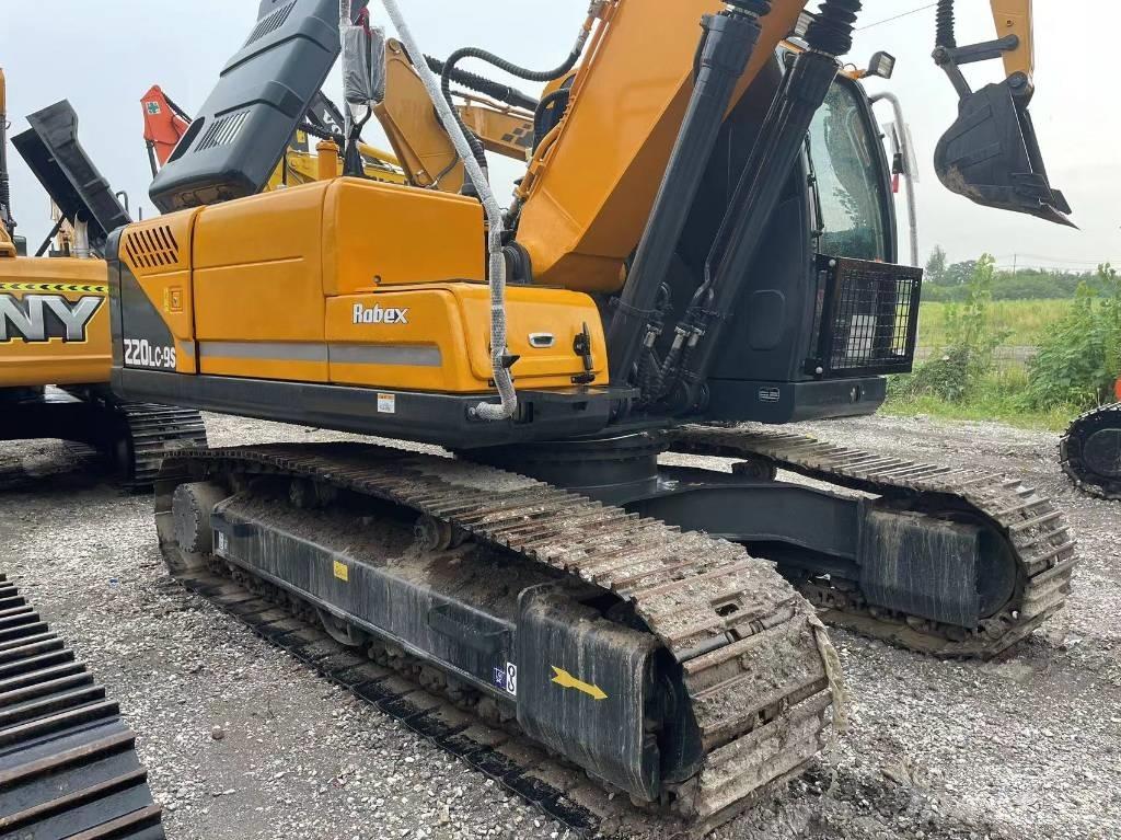 Hyundai R220 Roomikekskavaatorid