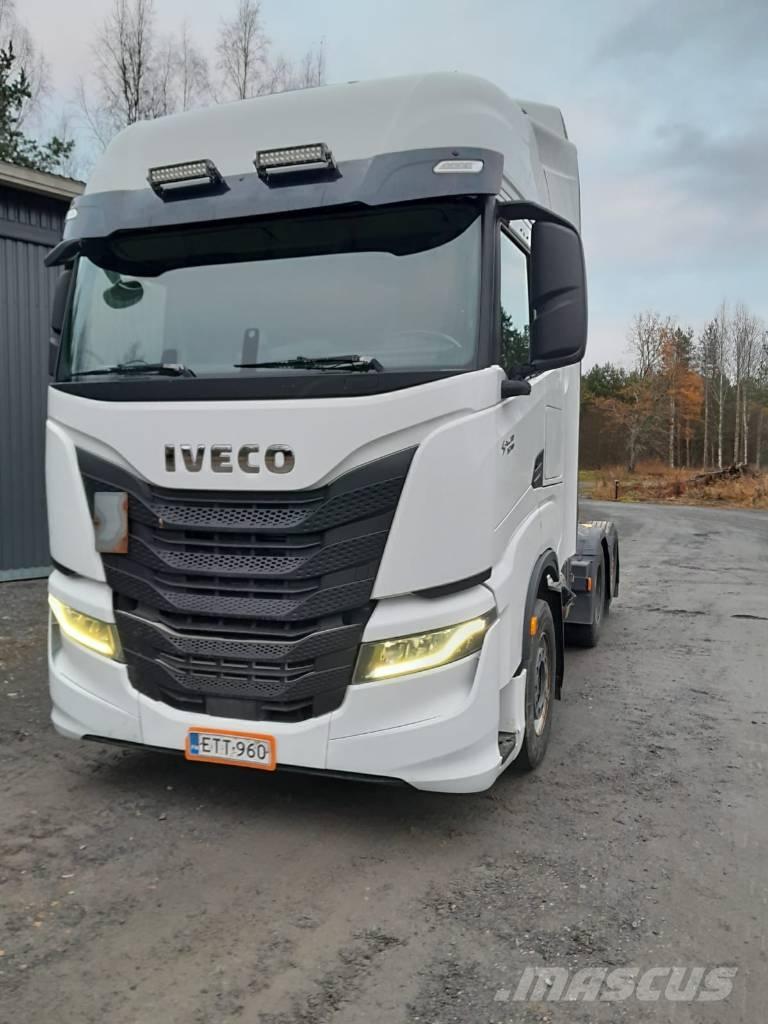 Iveco S-Way AS 440 Sadulveokid