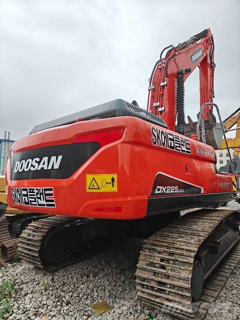 Doosan DX 225 LC-9C Roomikekskavaatorid