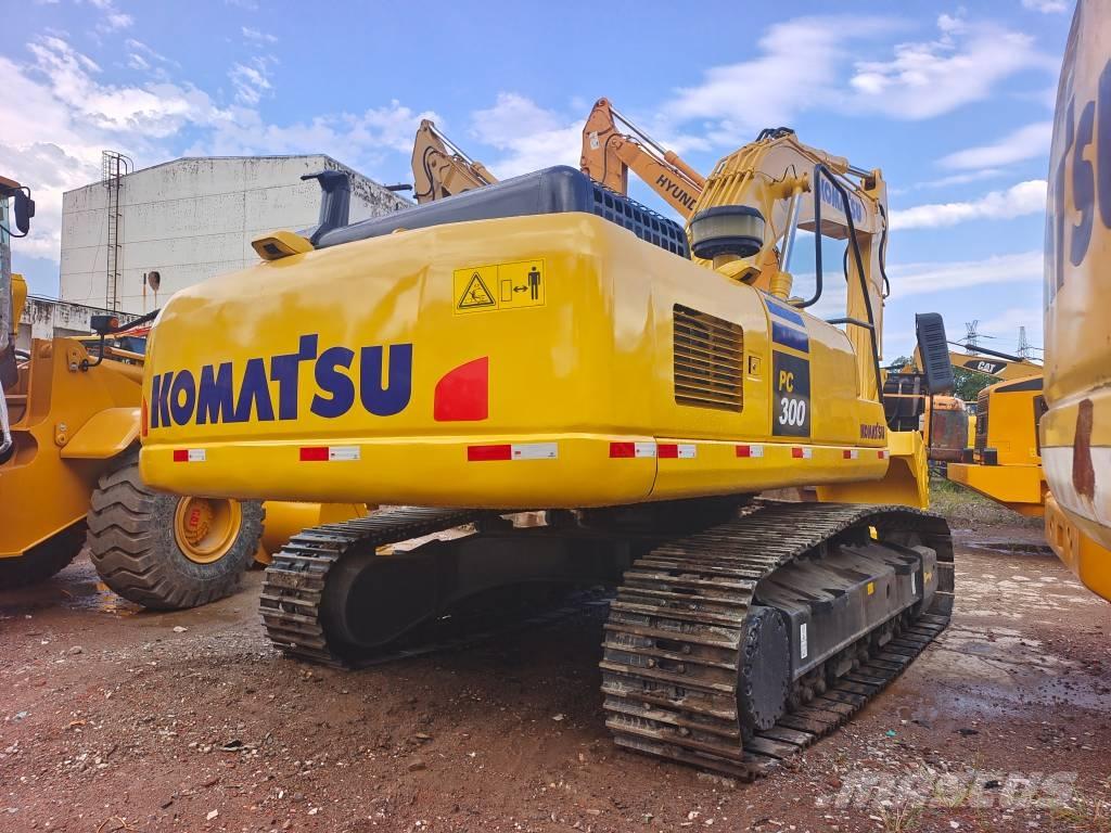 Komatsu PC 300-7 Roomikekskavaatorid
