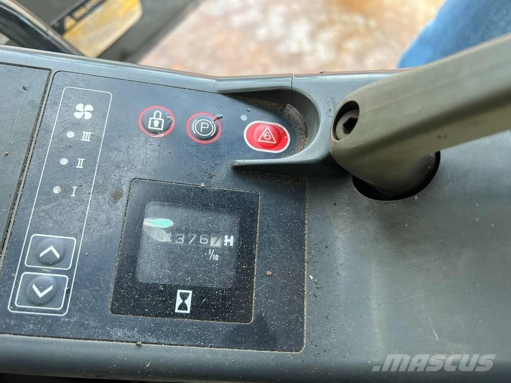 JCB JS 240 LC Roomikekskavaatorid