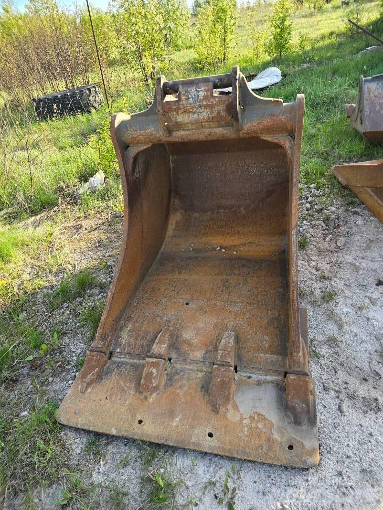 CAT 318 Ratasekskavaatorid