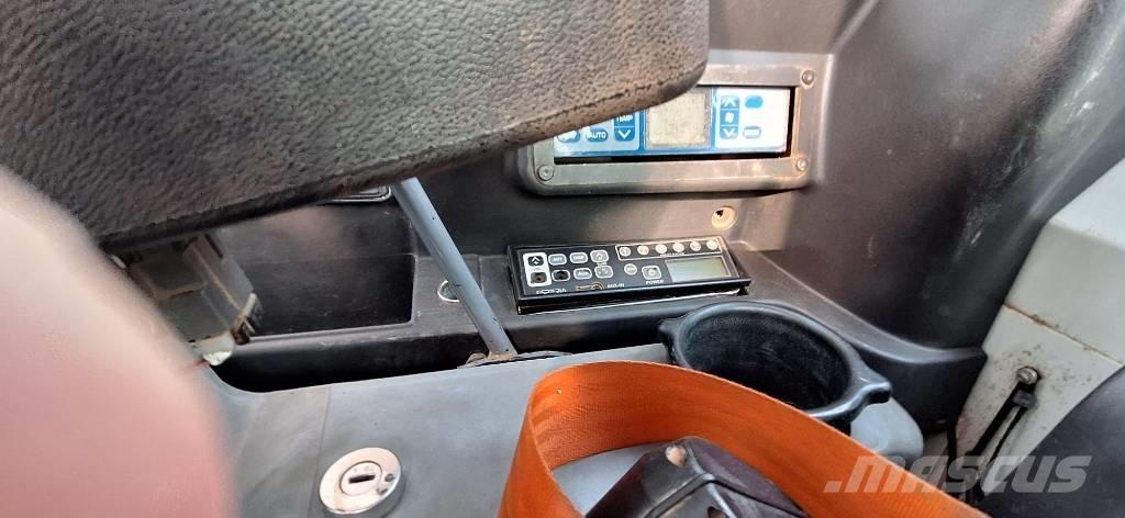 Takeuchi TB 295W Ratasekskavaatorid