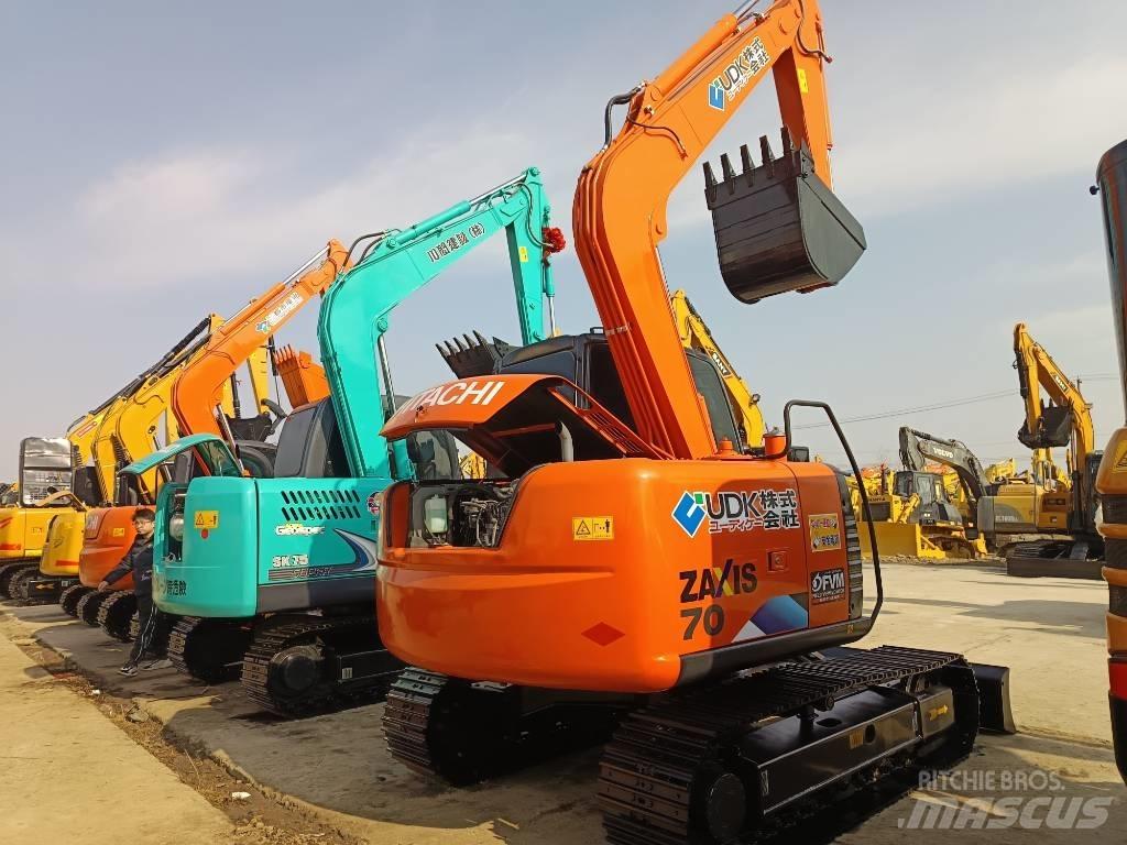 Hitachi ZX 70 Väikeekskavaatorid 7t-12t