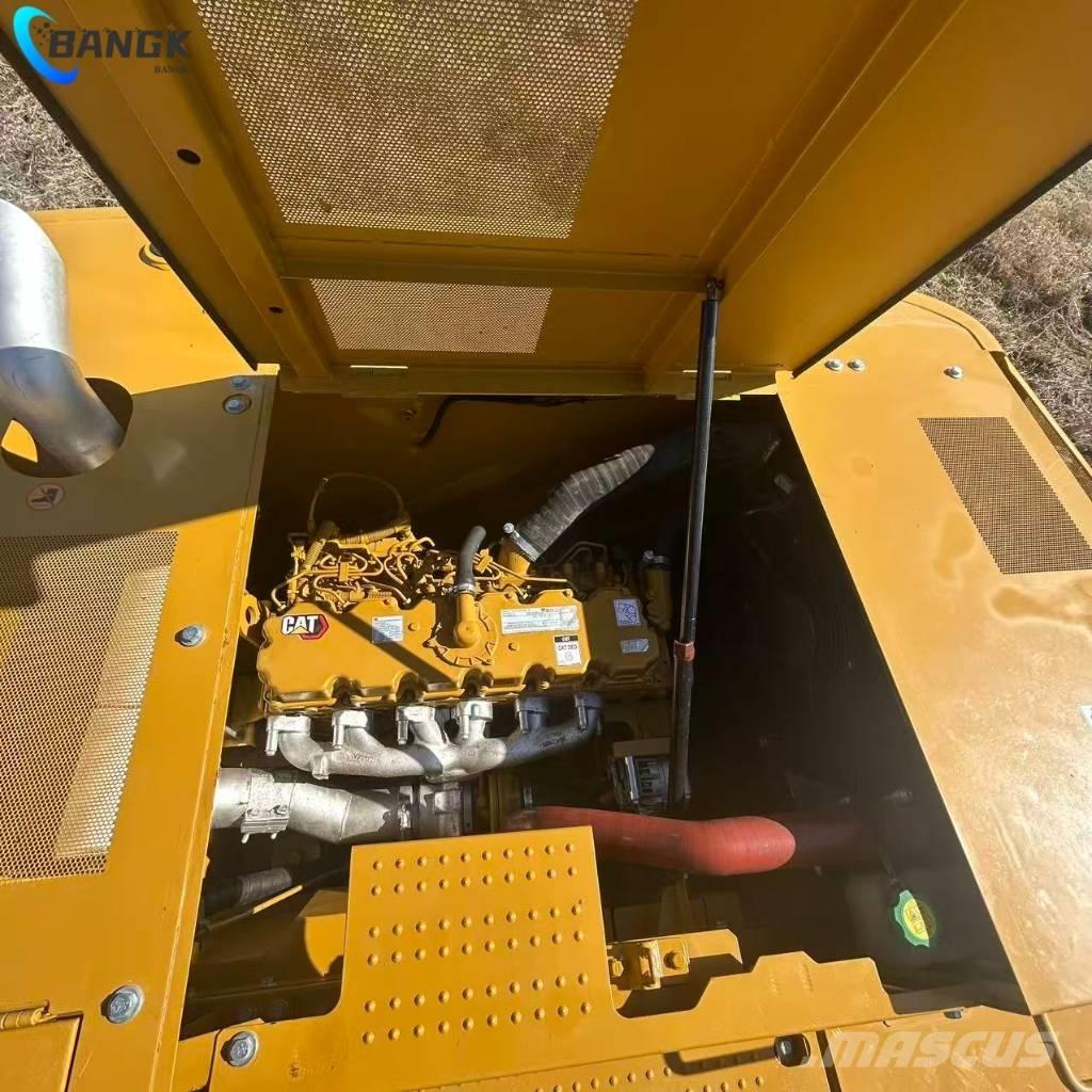 CAT 323 Roomikekskavaatorid