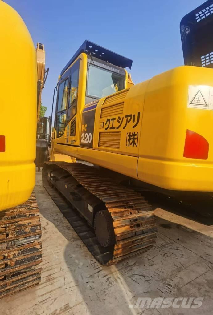 Komatsu PC 220-8 Roomikekskavaatorid