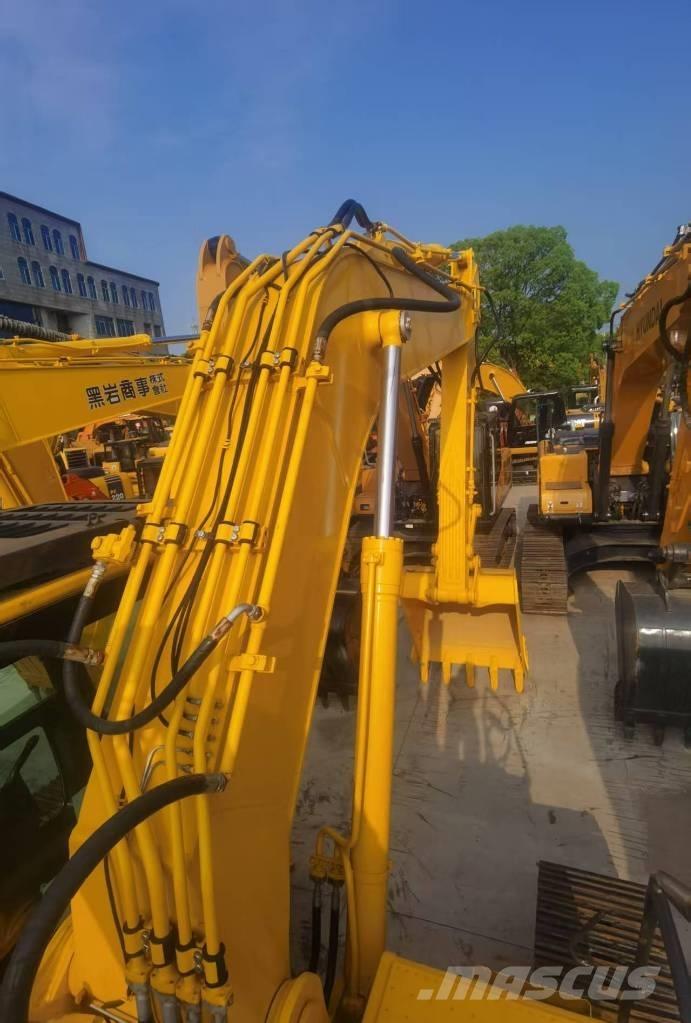 Komatsu PC 220-8 Roomikekskavaatorid