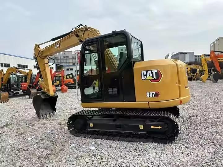 CAT 307 Roomikekskavaatorid