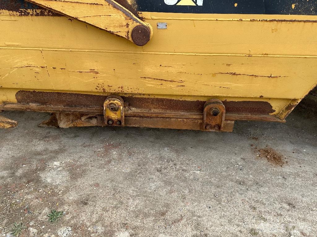 CAT 615 Kaabitsad