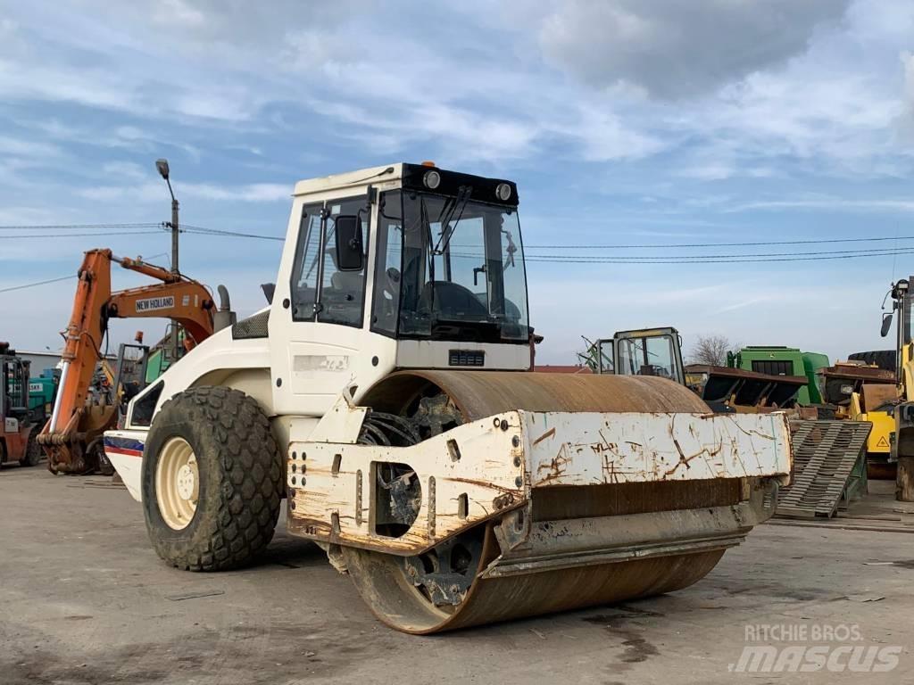 Bomag BW 213 D H-4 Ühe trumliga rullid