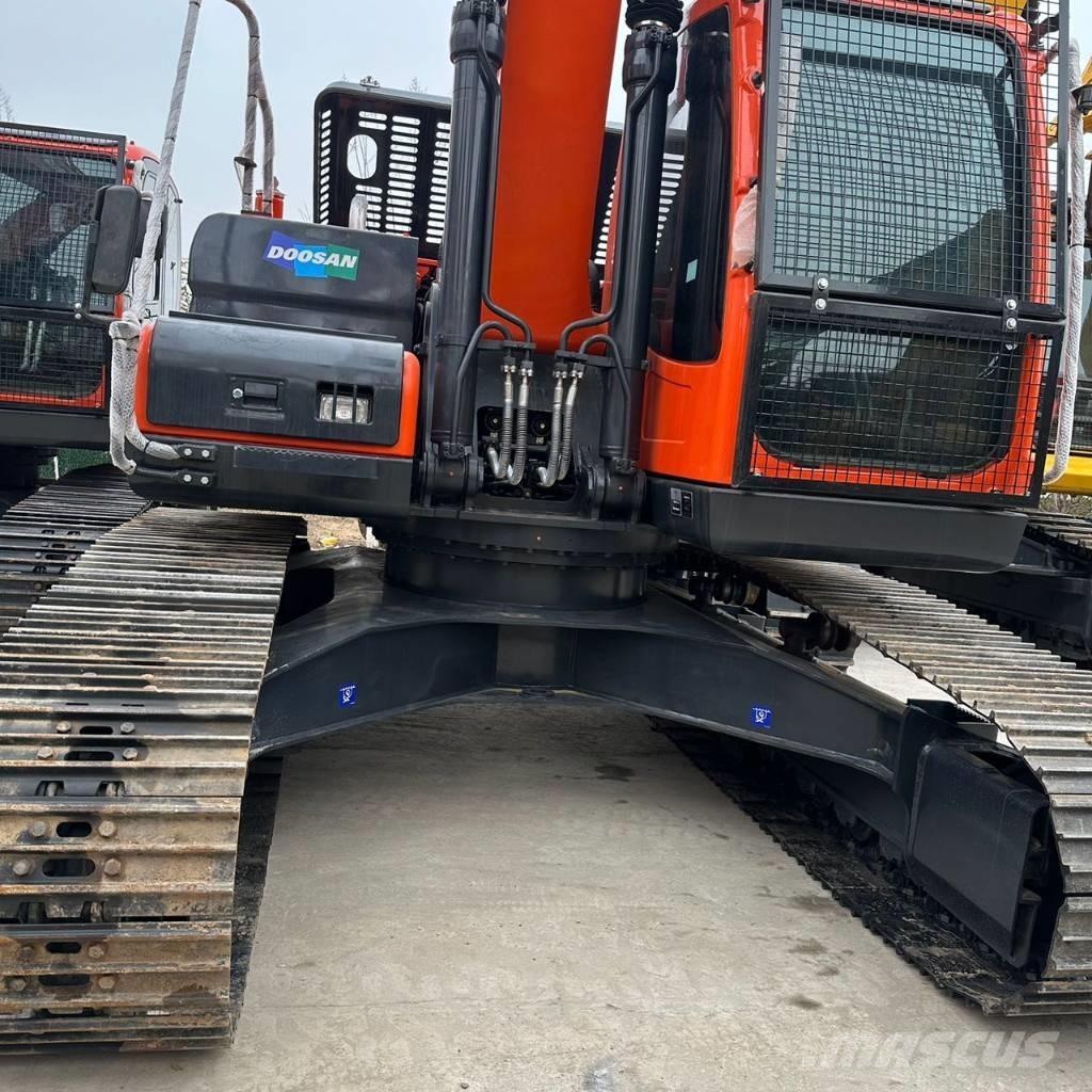 Doosan DX225LC-9C Roomikekskavaatorid