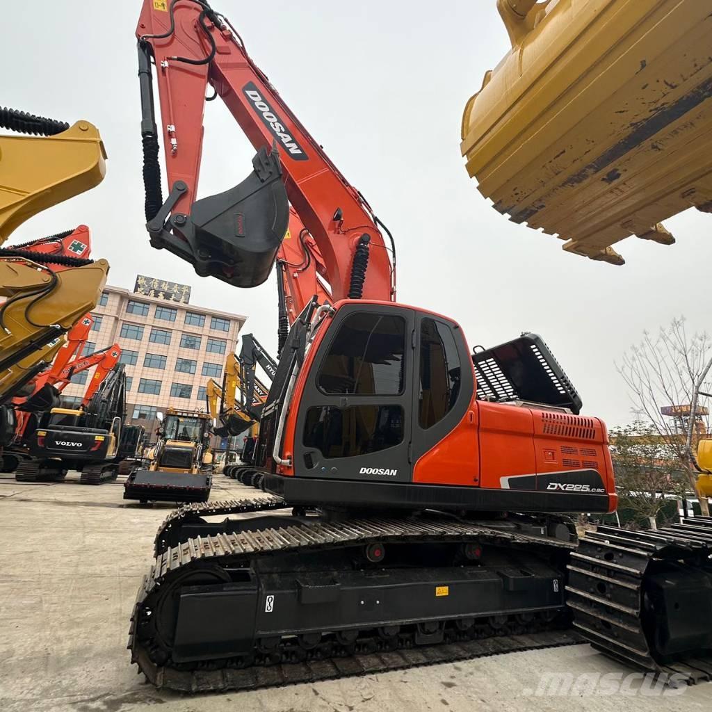 Doosan DX225LC-9C Roomikekskavaatorid