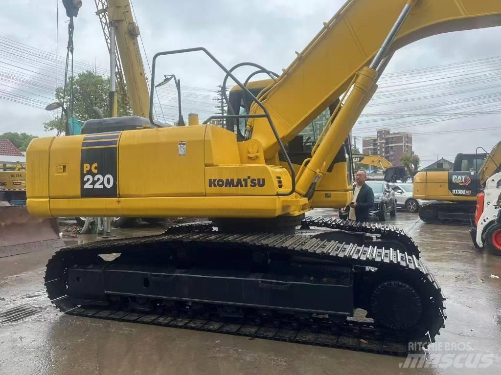 Komatsu PC 220-7 Roomikekskavaatorid