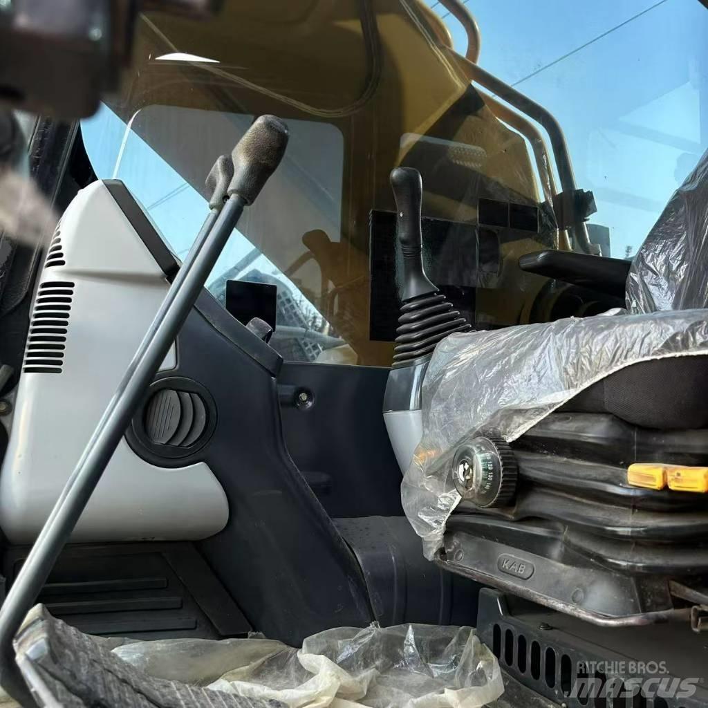 Komatsu 450 Roomikekskavaatorid