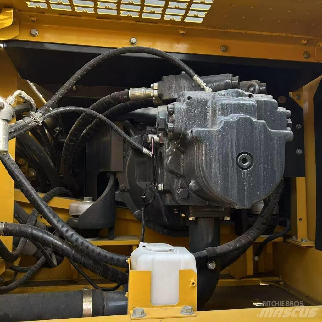 Komatsu 450 Roomikekskavaatorid