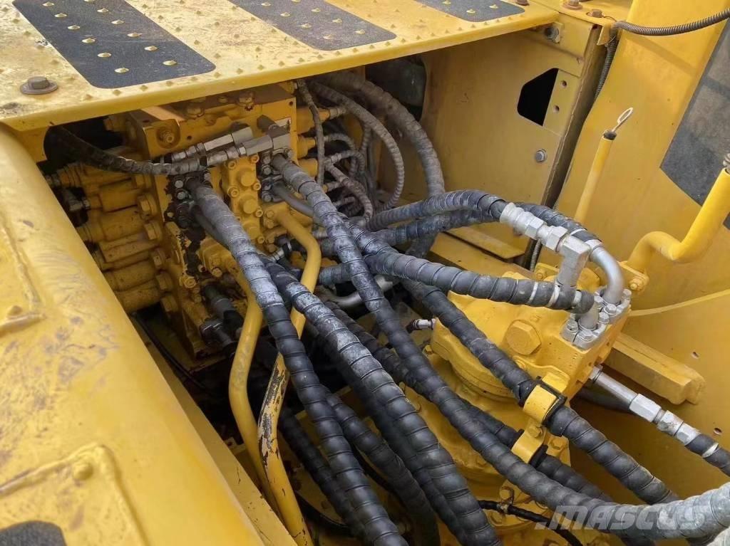 Komatsu pc 220 Roomikekskavaatorid