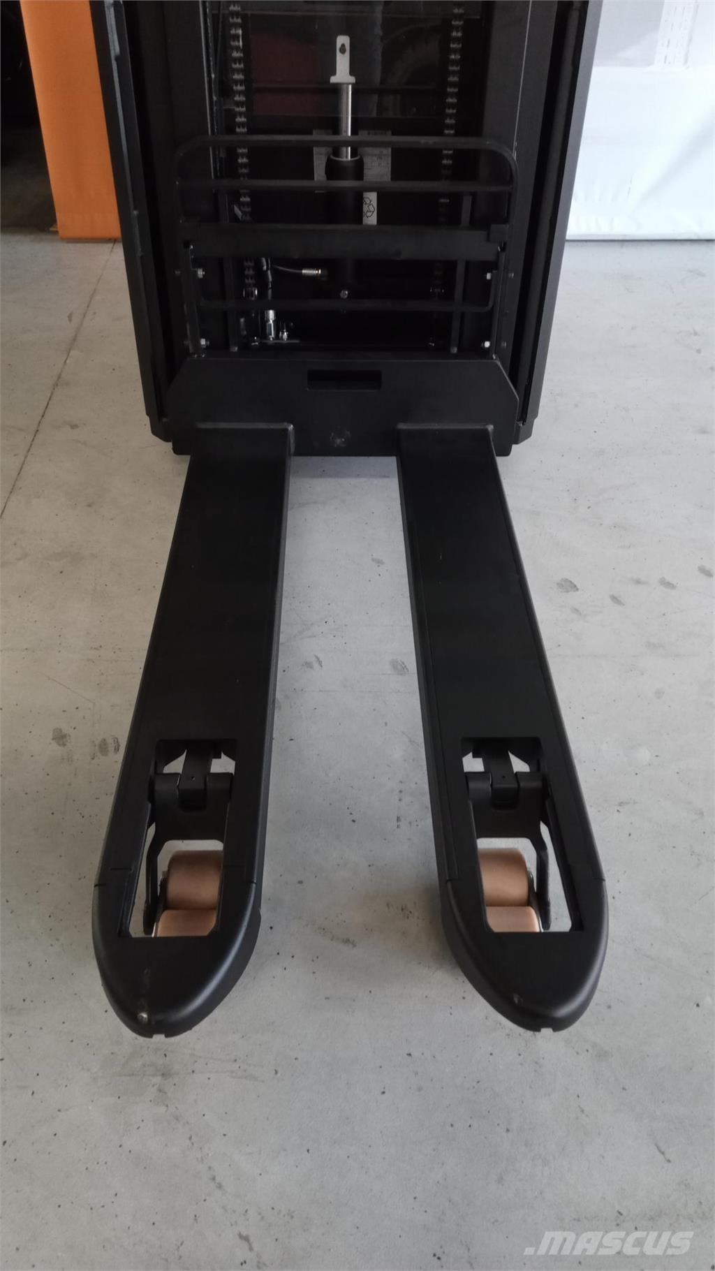 Toyota SPE200D Platvormiga virnastajad