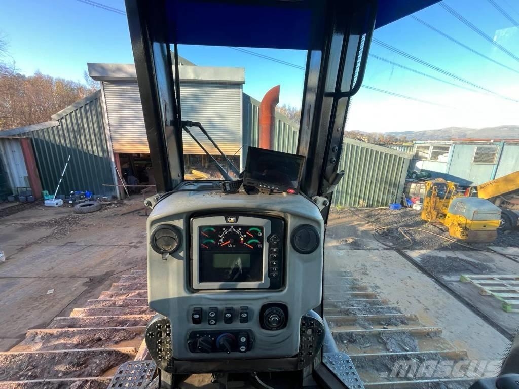 CAT D 6 N LGP Buldooserid