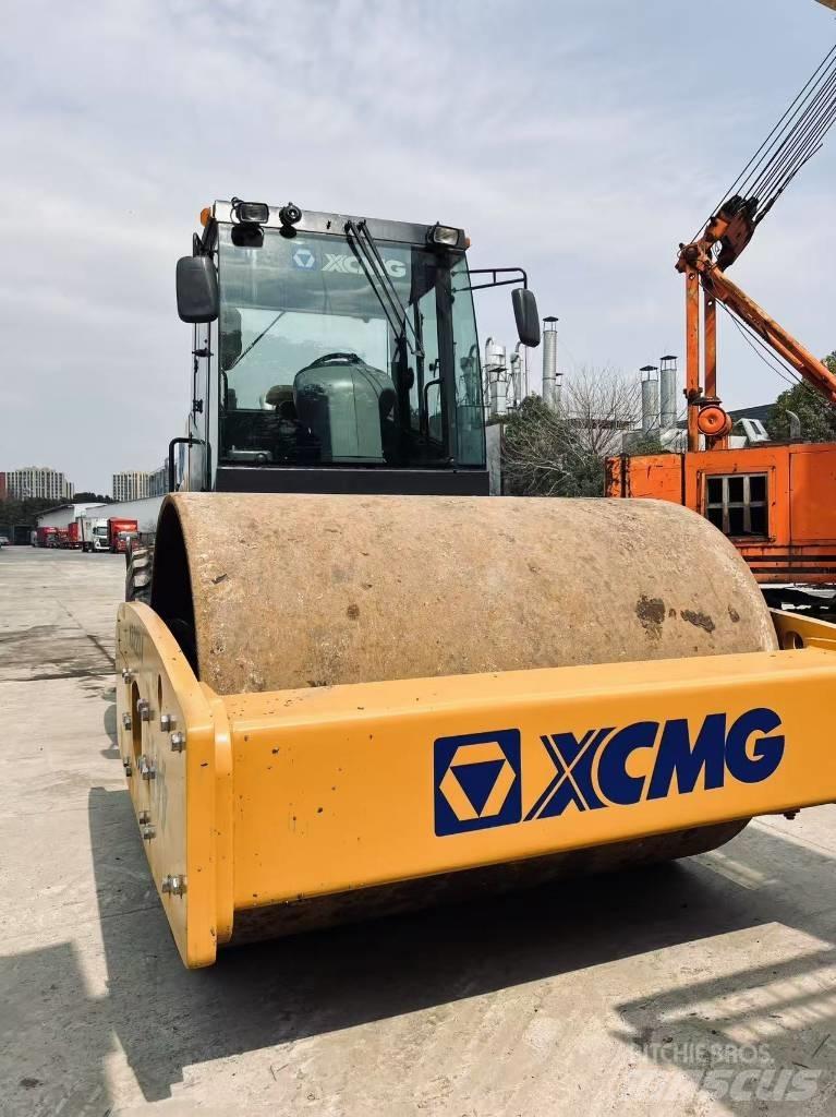 XCMG XS 223 J Ühe trumliga rullid