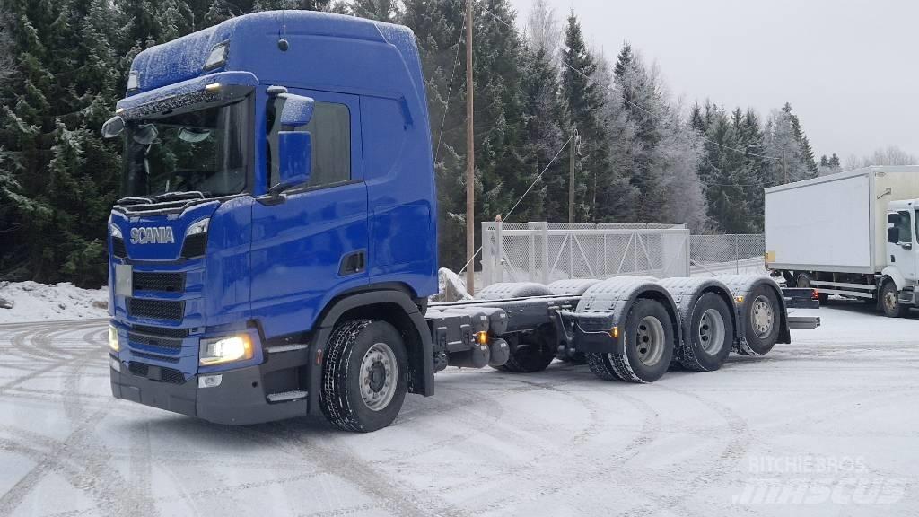 Scania R 560 8X4 ADR Raamautod