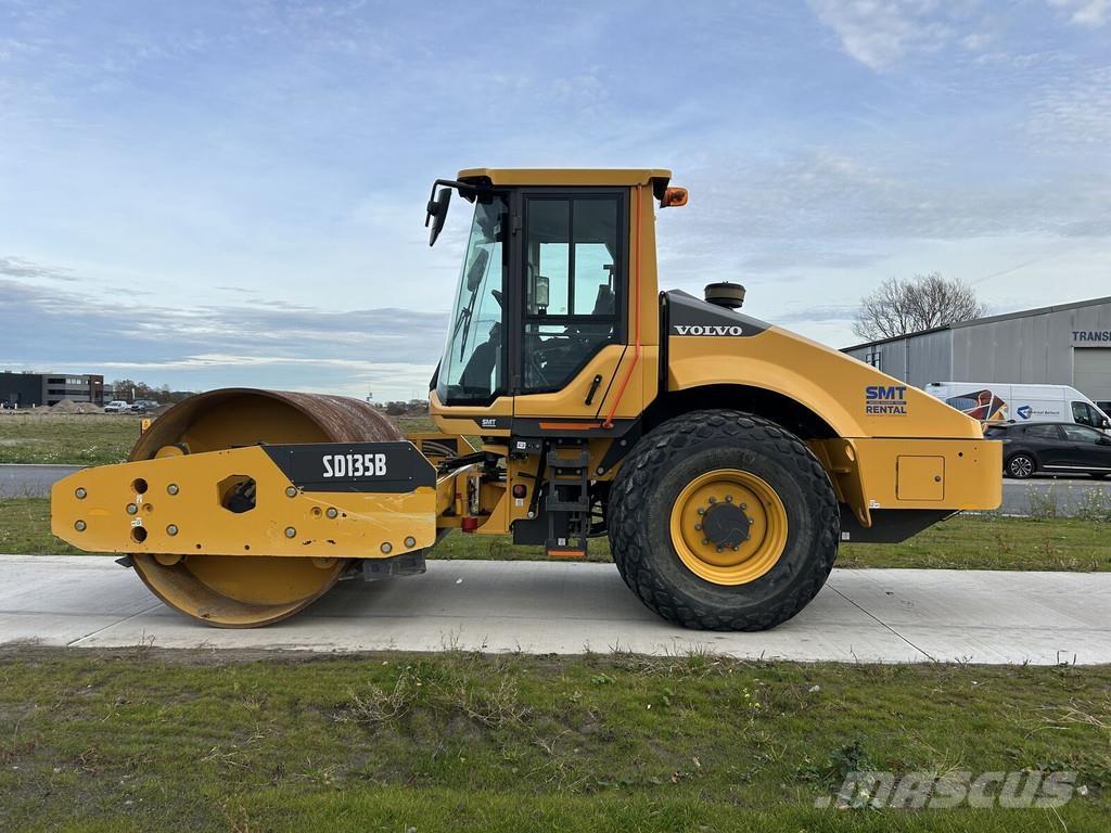Volvo SD135B Ühe trumliga rullid
