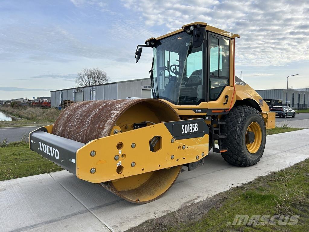 Volvo SD135B Ühe trumliga rullid