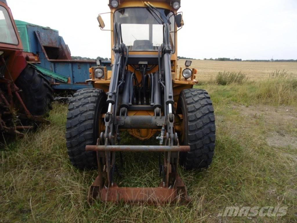 Volvo BM 4200 Rataslaadurid