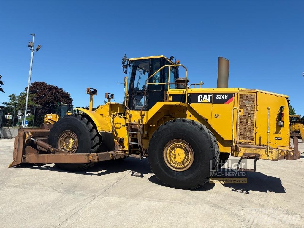 CAT 824 H Ratasbuldooserid