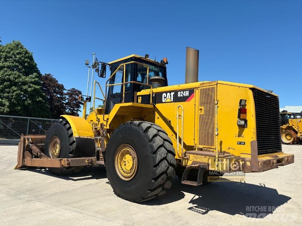 CAT 824 H Ratasbuldooserid
