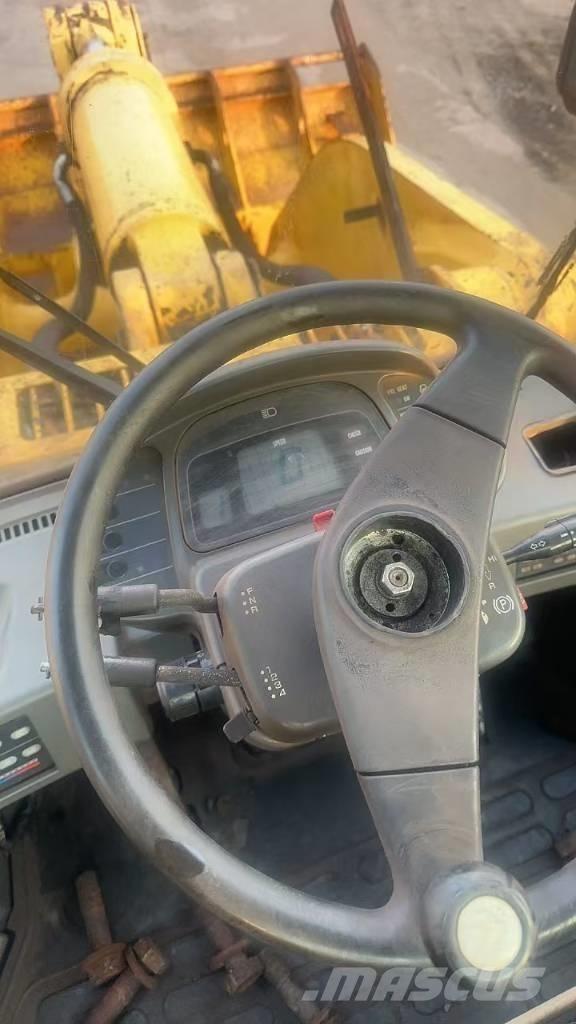 Komatsu WA 600-6 Rataslaadurid