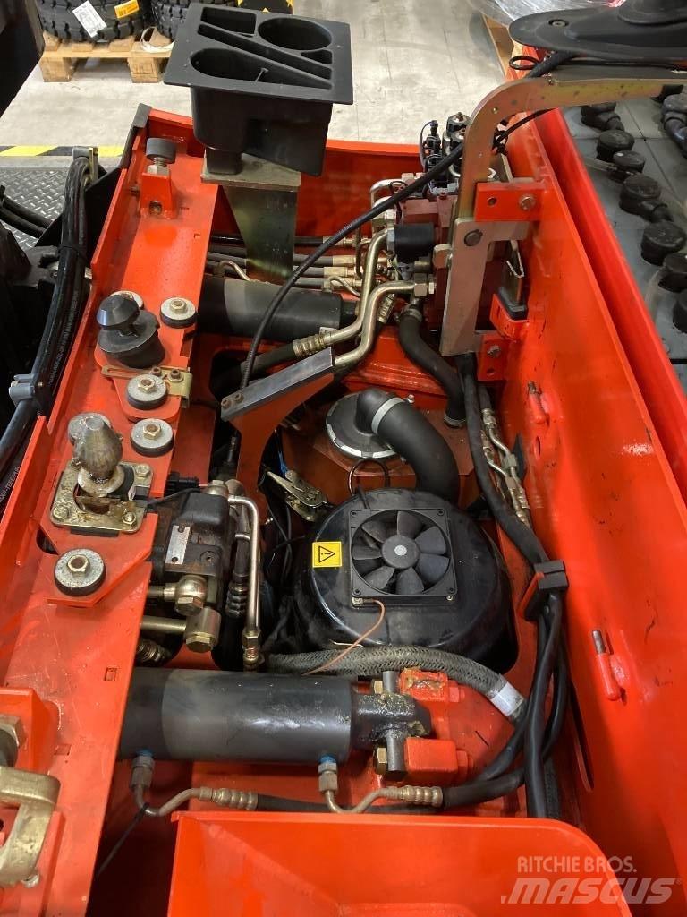 Linde E25/600/336 Kitsa vahekäigu tõstukid