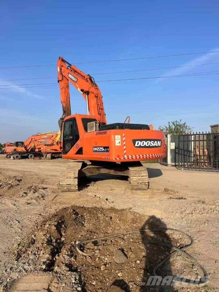 Doosan DH 225 LC-9 Roomikekskavaatorid