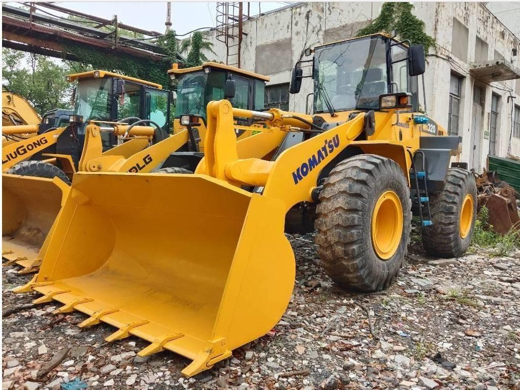 Komatsu WA 320-5 Roomikekskavaatorid
