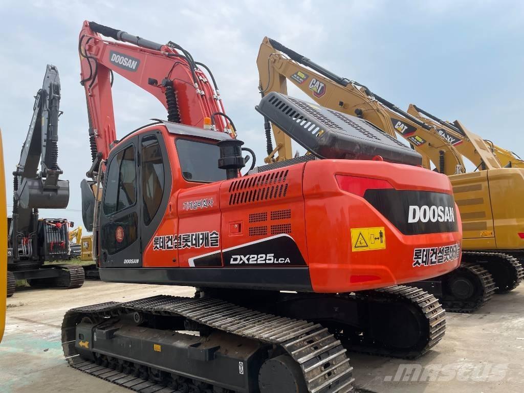 Doosan DX 225 LCA Roomikekskavaatorid
